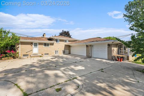 29242 Lorraine Court Warren City MI 48093