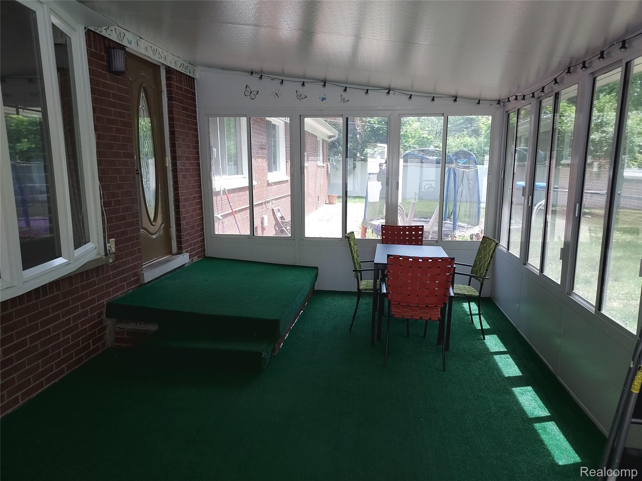 Southfield City, Michigan 48033, United States, 3 Bedrooms Bedrooms, ,2 BathroomsBathrooms,Residential,Active,141742