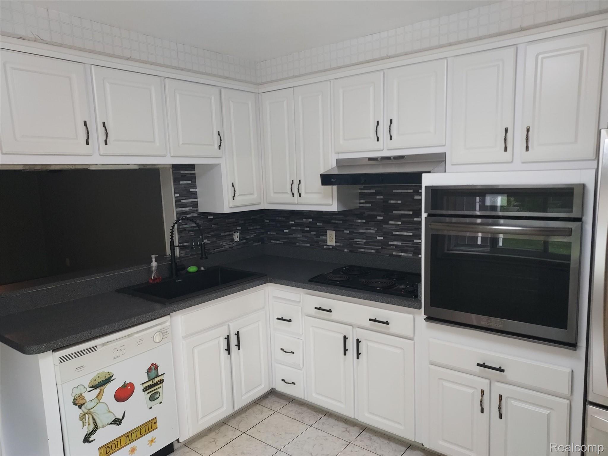 Southfield City, Michigan 48033, United States, 3 Bedrooms Bedrooms, ,2 BathroomsBathrooms,Residential,Active,141742
