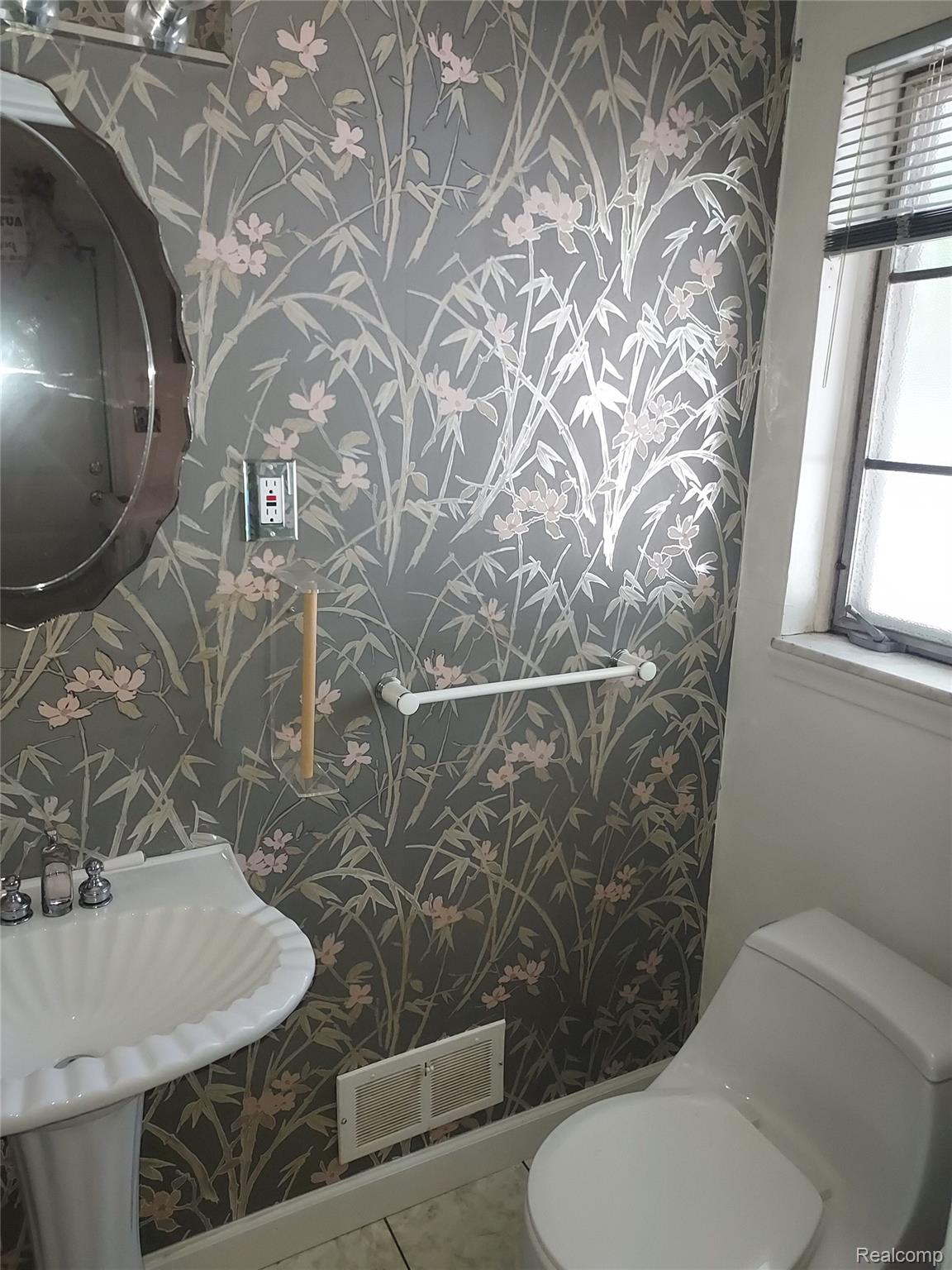 Southfield City, Michigan 48033, United States, 3 Bedrooms Bedrooms, ,2 BathroomsBathrooms,Residential,Active,141742