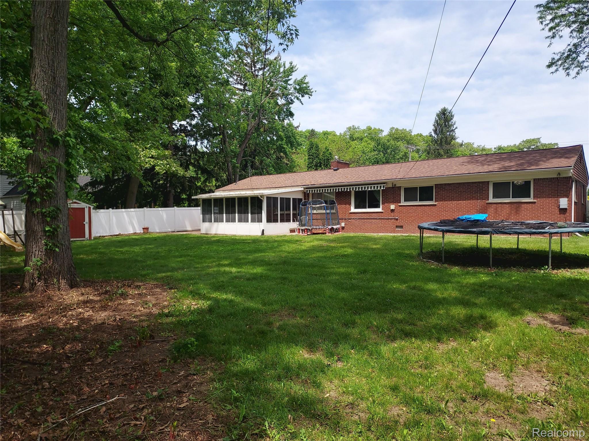 Southfield City, Michigan 48033, United States, 3 Bedrooms Bedrooms, ,2 BathroomsBathrooms,Residential,Active,141742