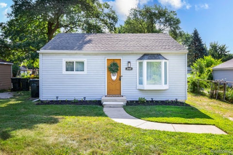 Photo of 2559 Harrison Avenue, Rochester Hills City, MI 48307 (MLS # 20261033067)