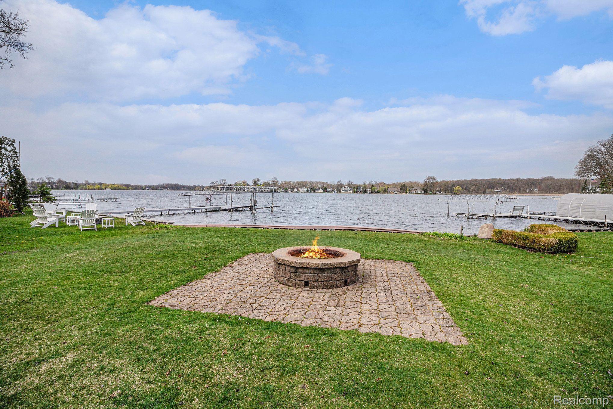 3836 HIGHCREST Drive