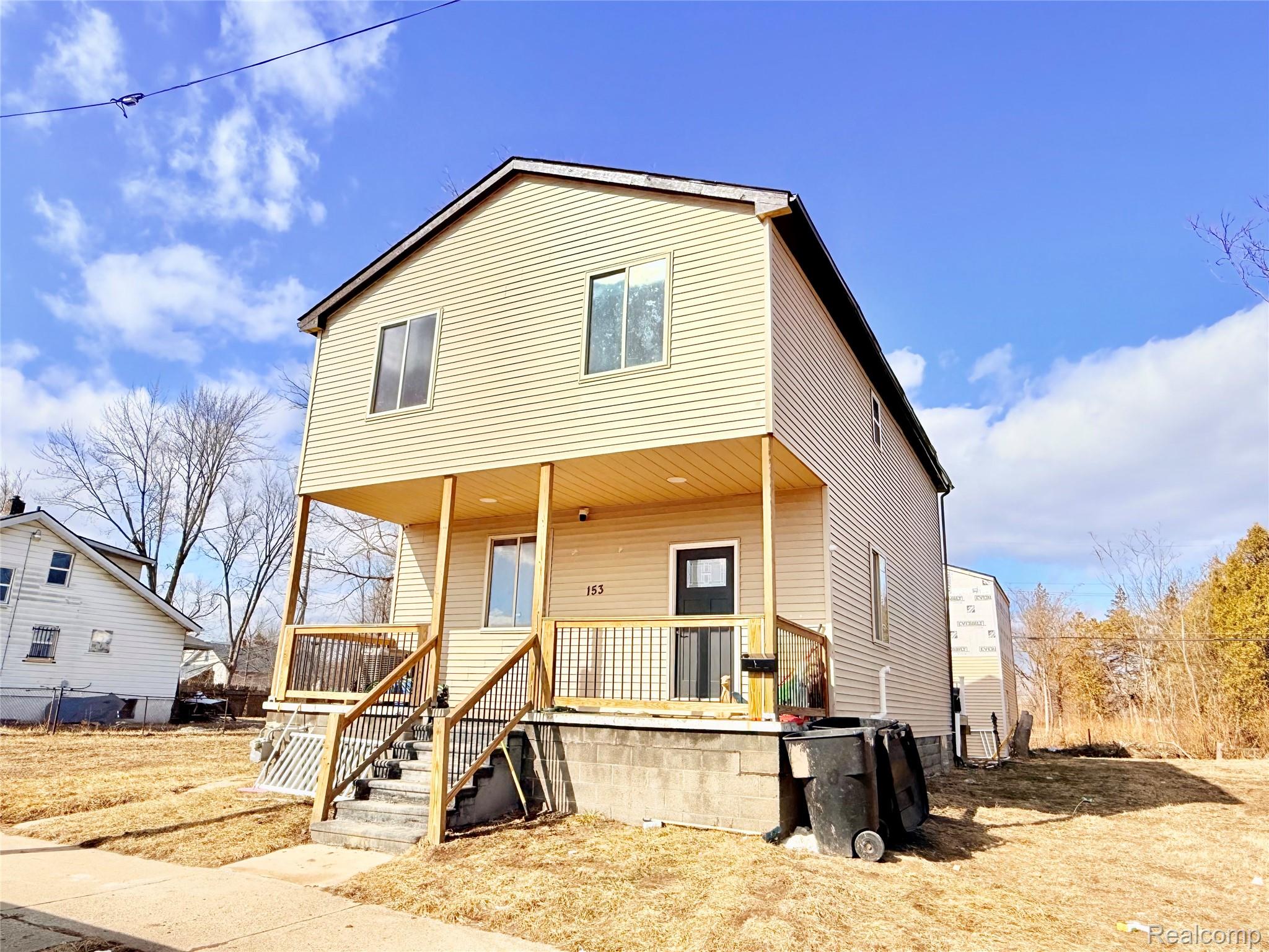 153 E Margaret Street