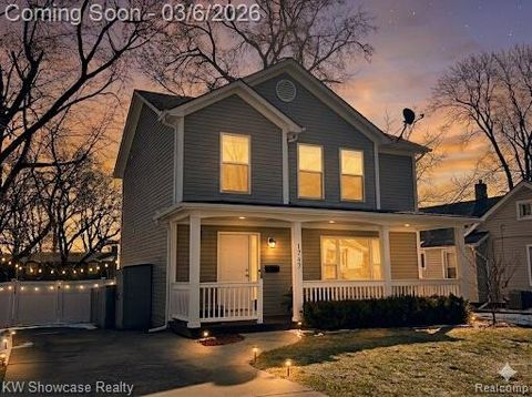 1747 Beechmont Street Keego Harbor City MI 48320