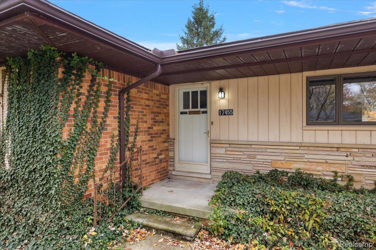 17455 Kinross Avenue