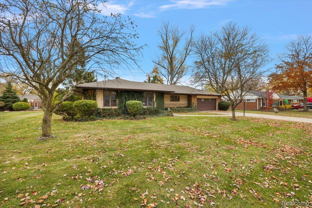 17455 Kinross Avenue