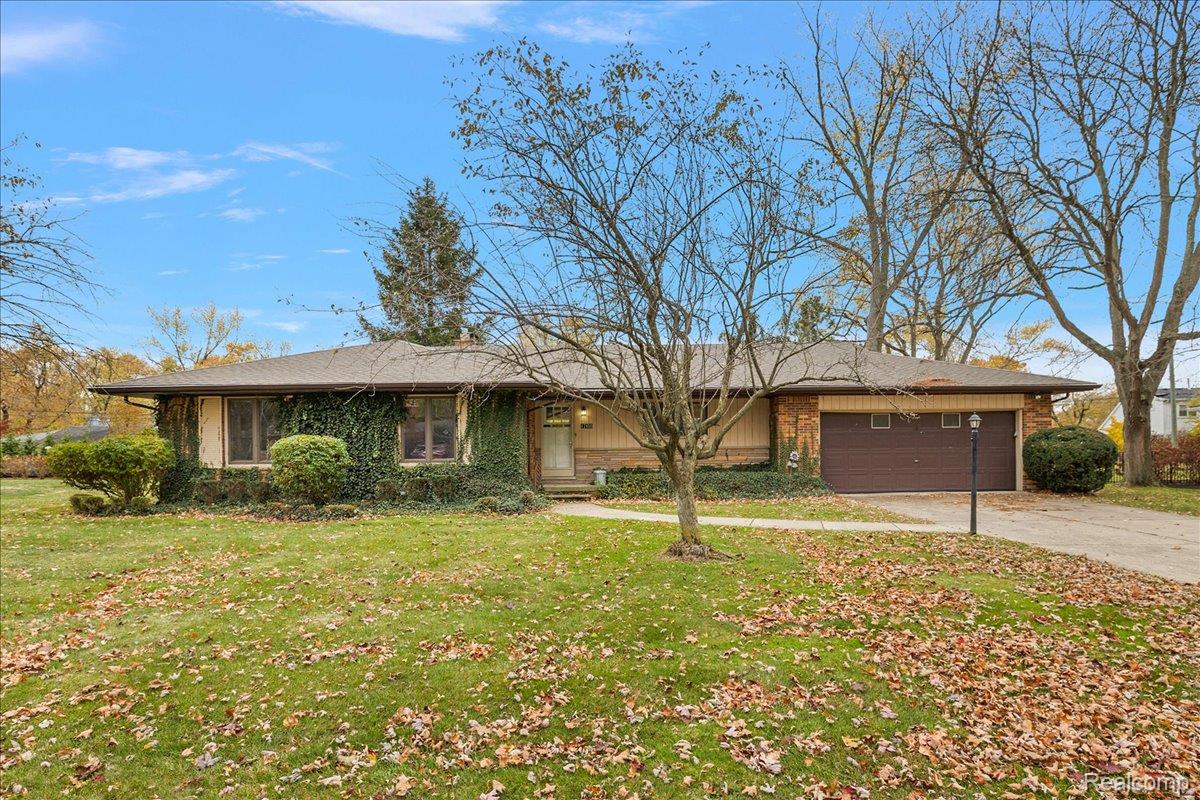 17455 Kinross Avenue