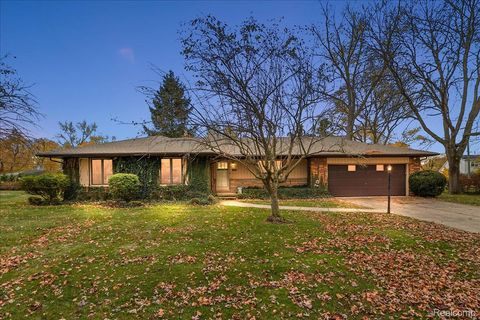 17455 Kinross Avenue Beverly Hills Village MI 48025