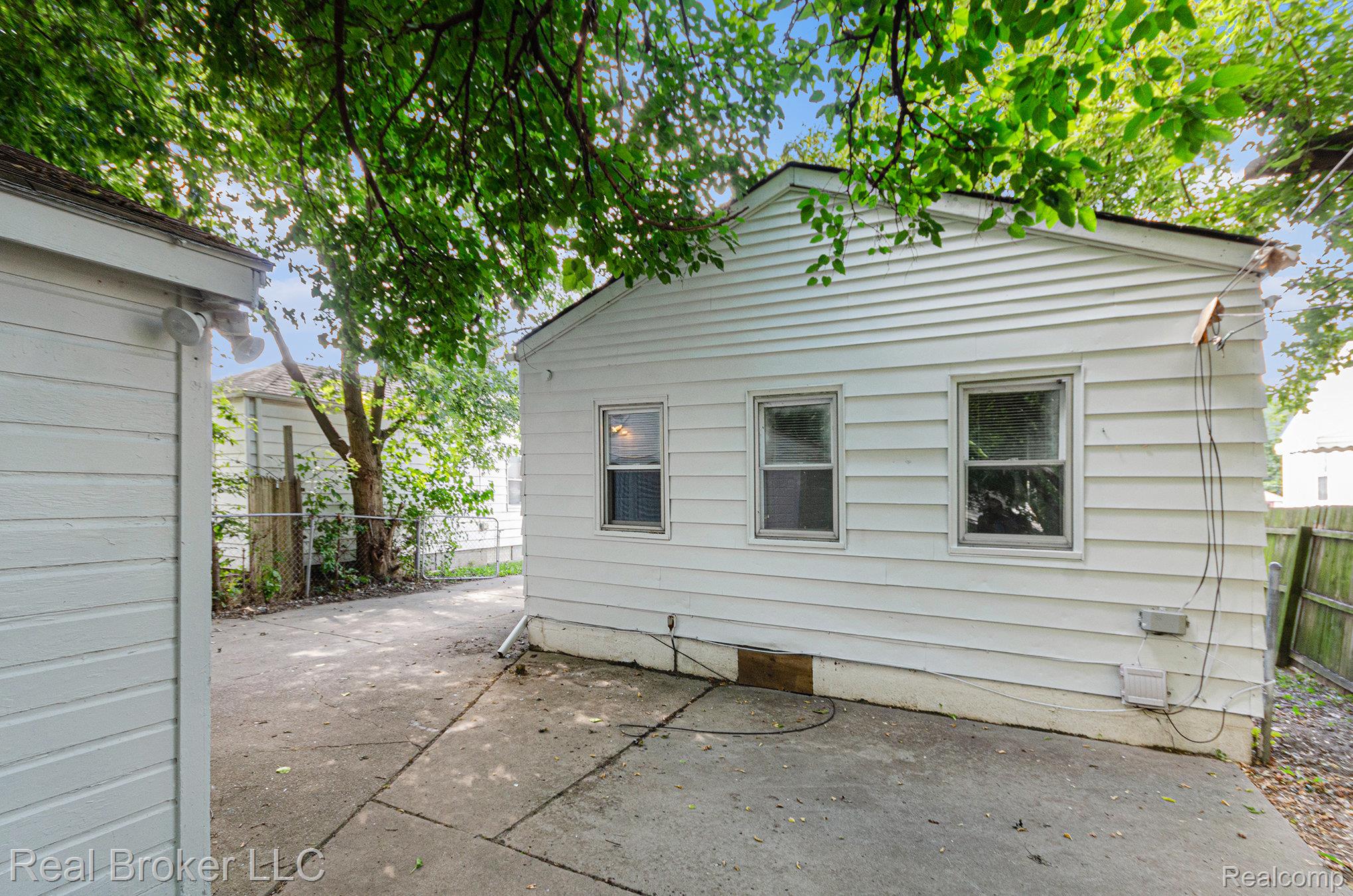 18565 Kenosha Street