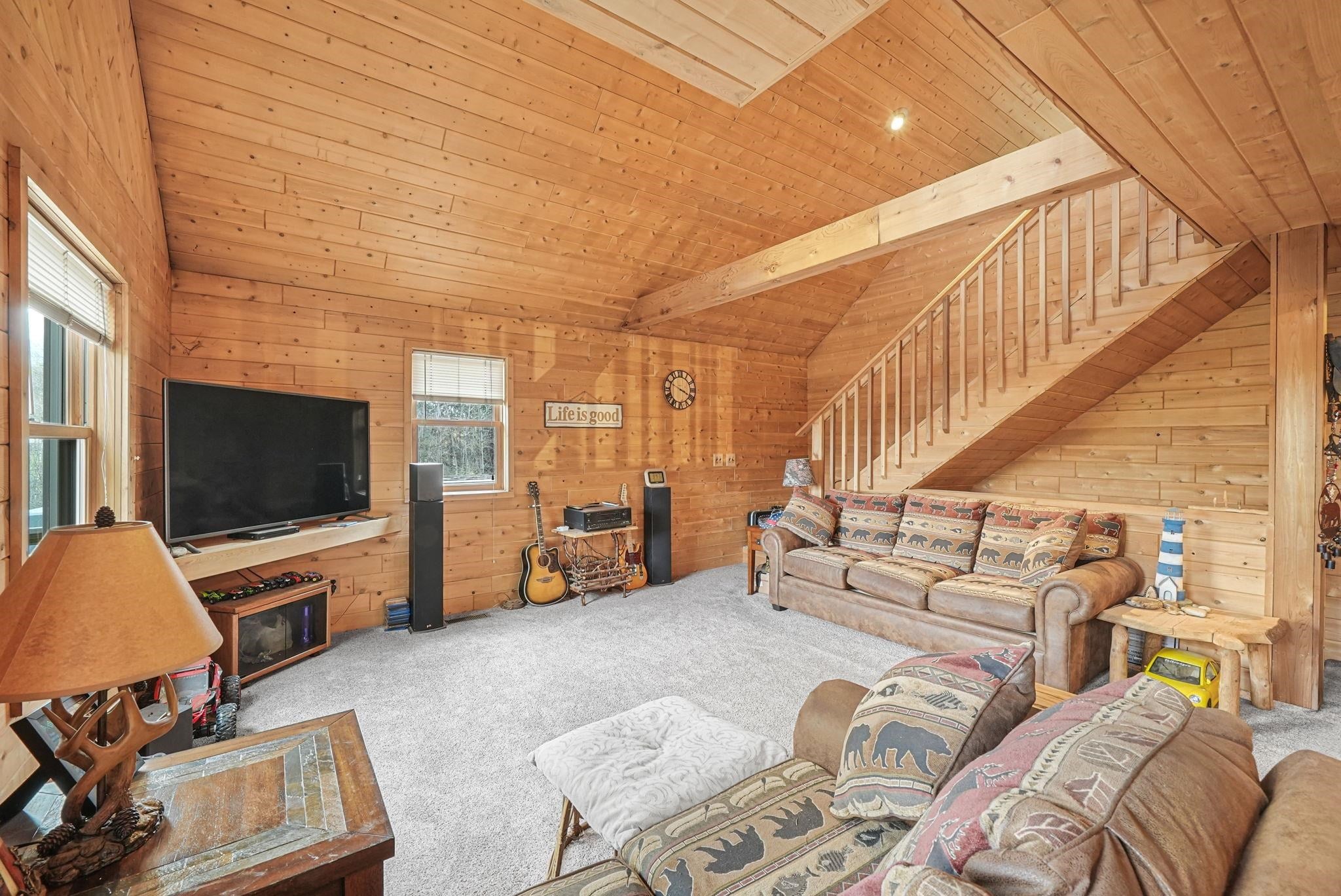 762 Hillcrest Drive