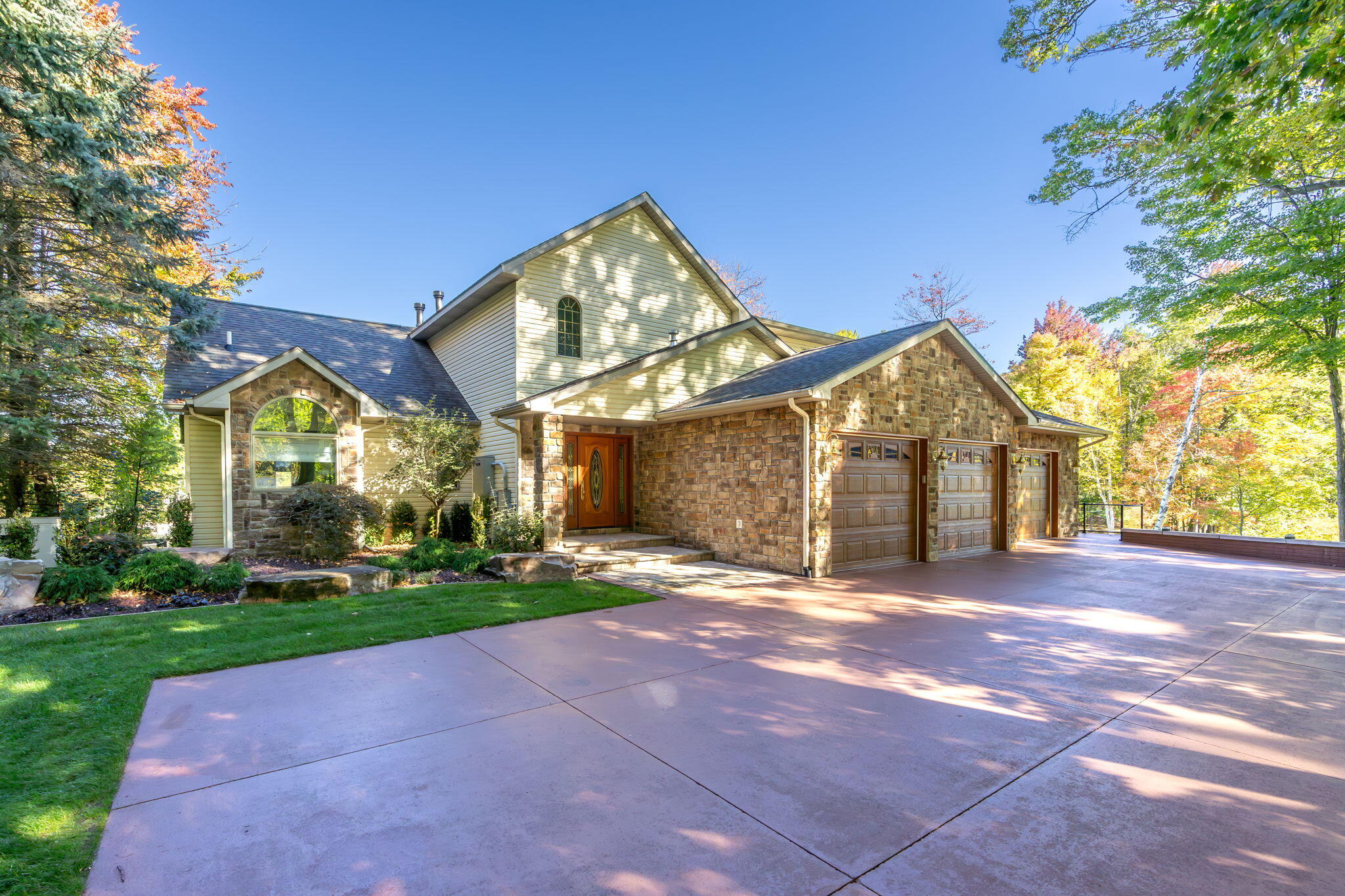 8366 Lynwood Lane