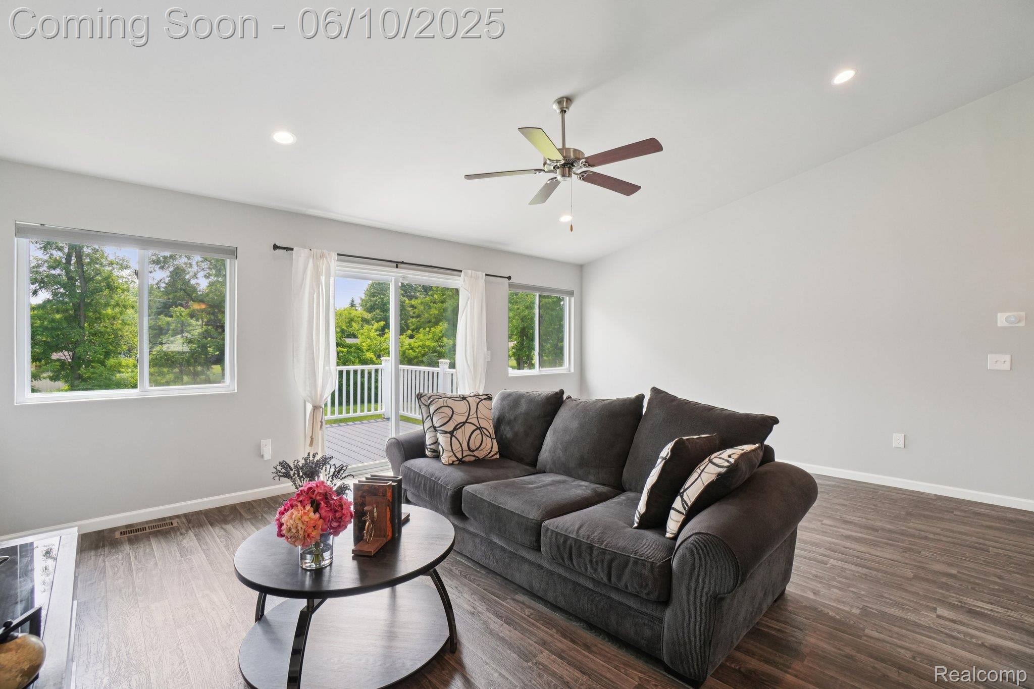 1055 KENNY BROOK Lane