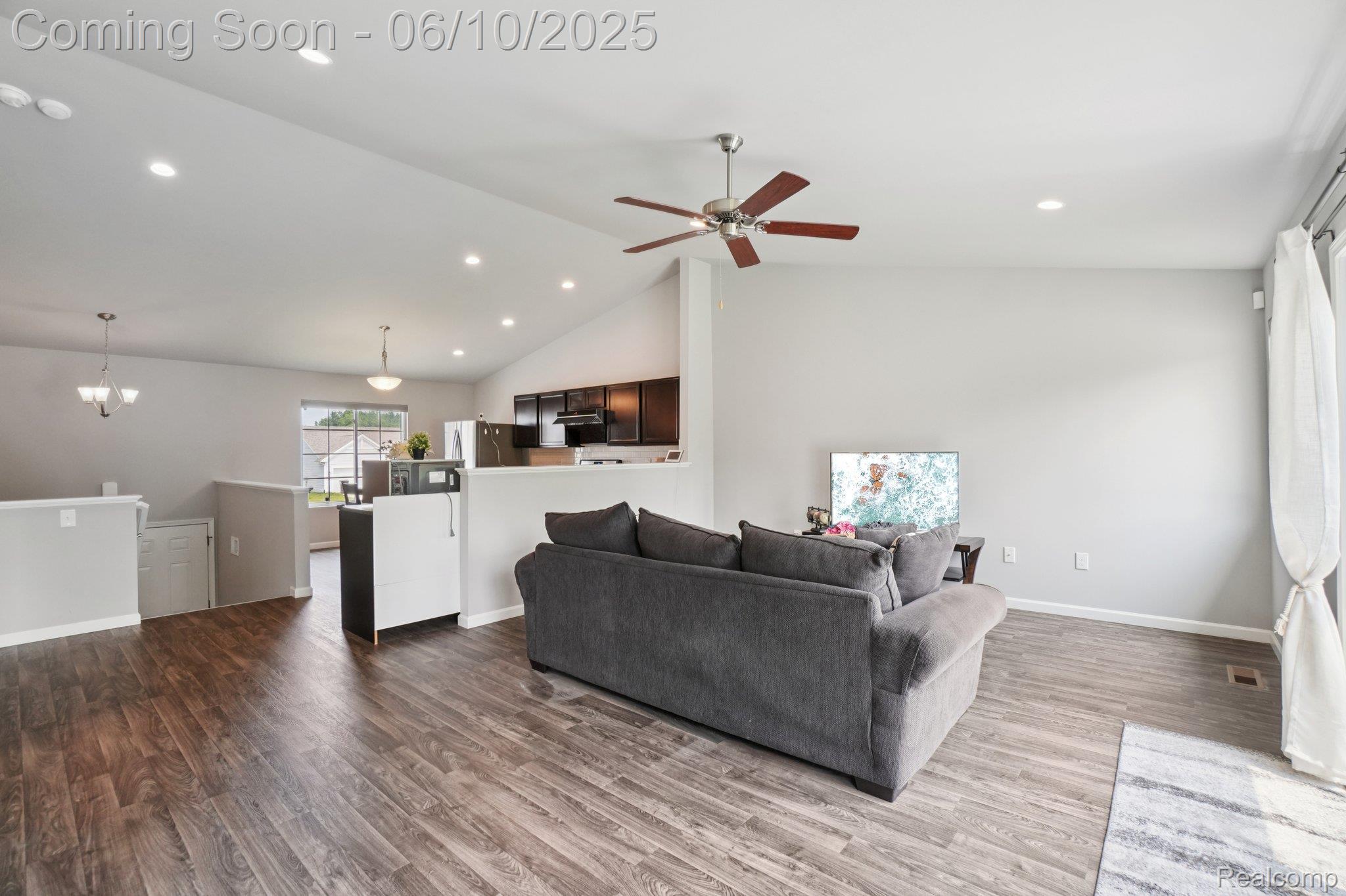 1055 KENNY BROOK Lane