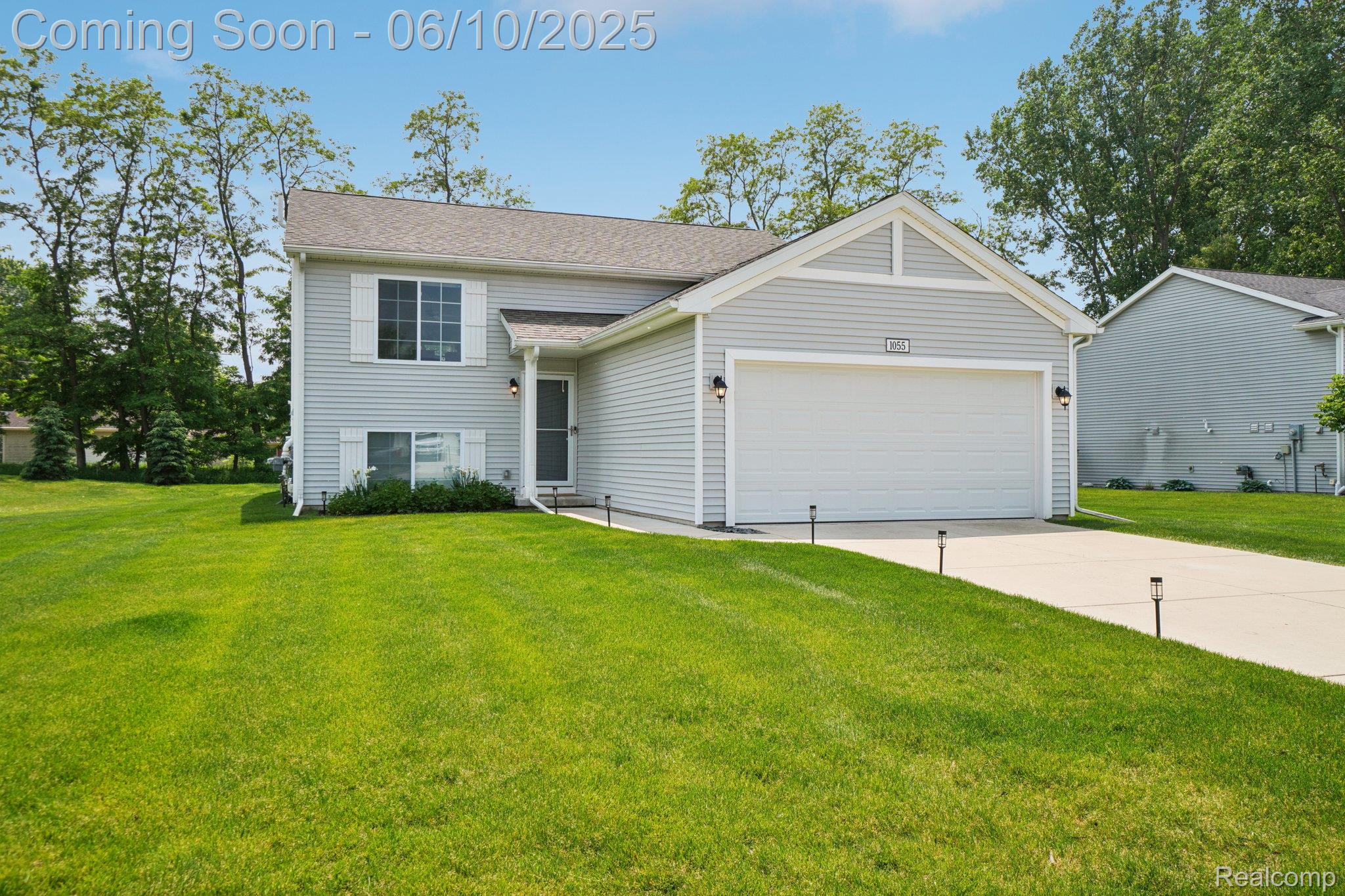 1055 KENNY BROOK Lane