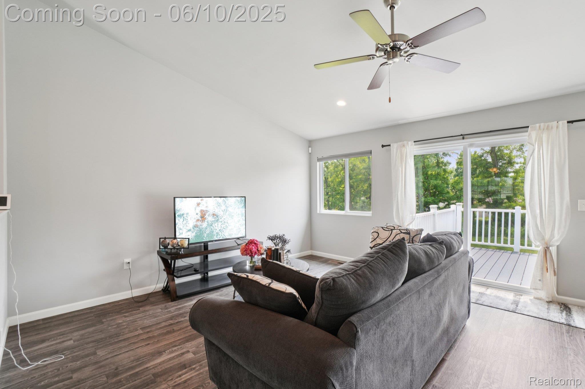 1055 KENNY BROOK Lane