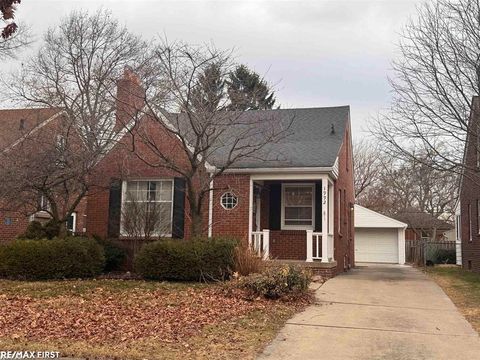 1992 Hawthorne Road Grosse Pointe Woods City MI 48236