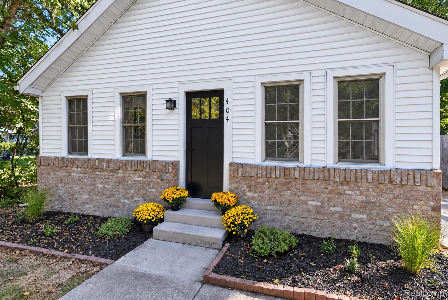 404 Laprairie Street