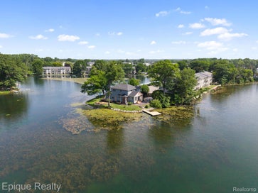 800 Kimberly Orion Charter Township MI 48362