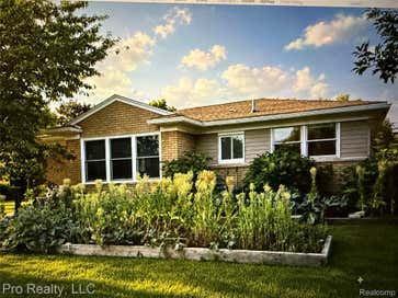 17028 W 13 Mile Road Beverly Hills Village MI 48025