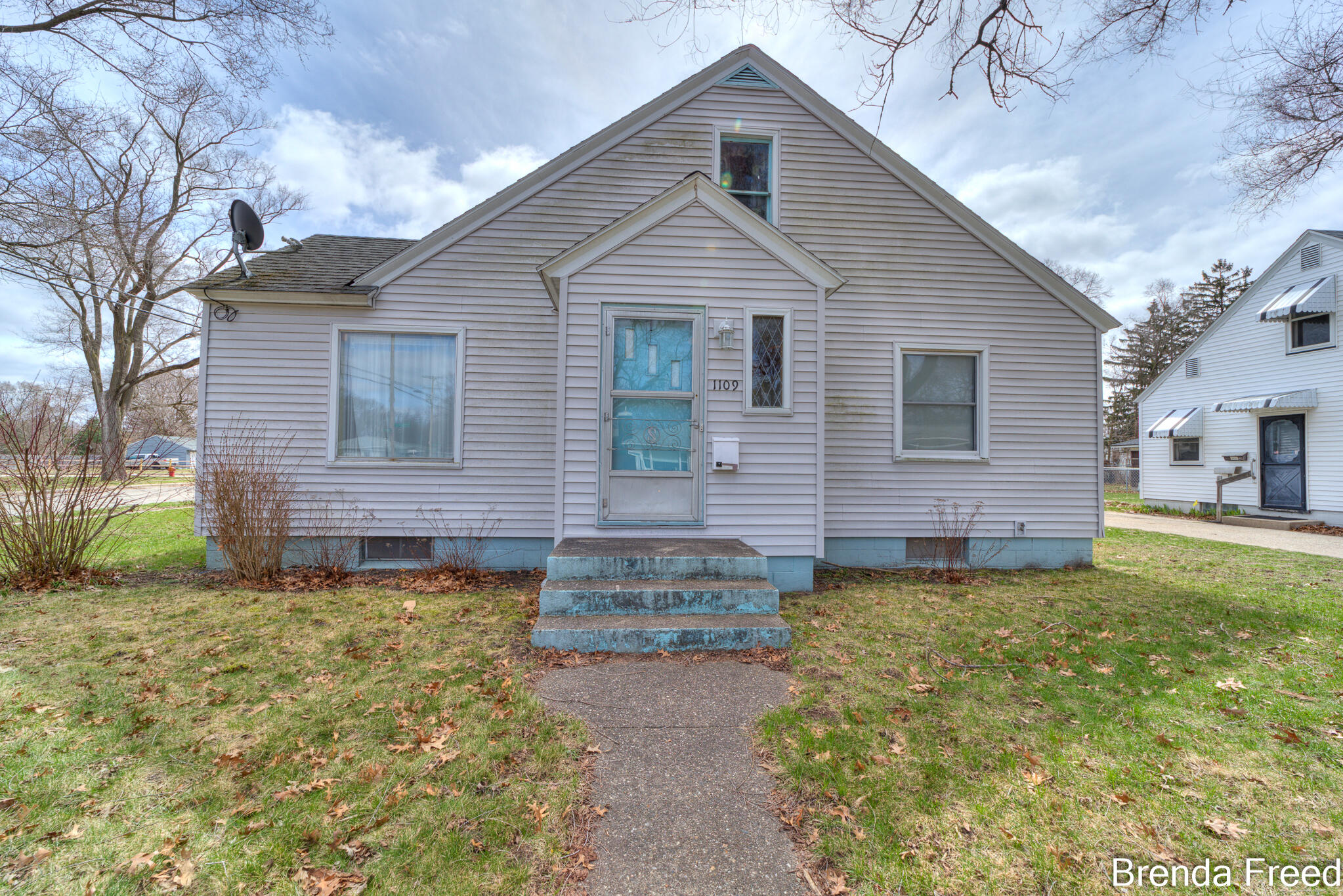 1109 Francis Avenue