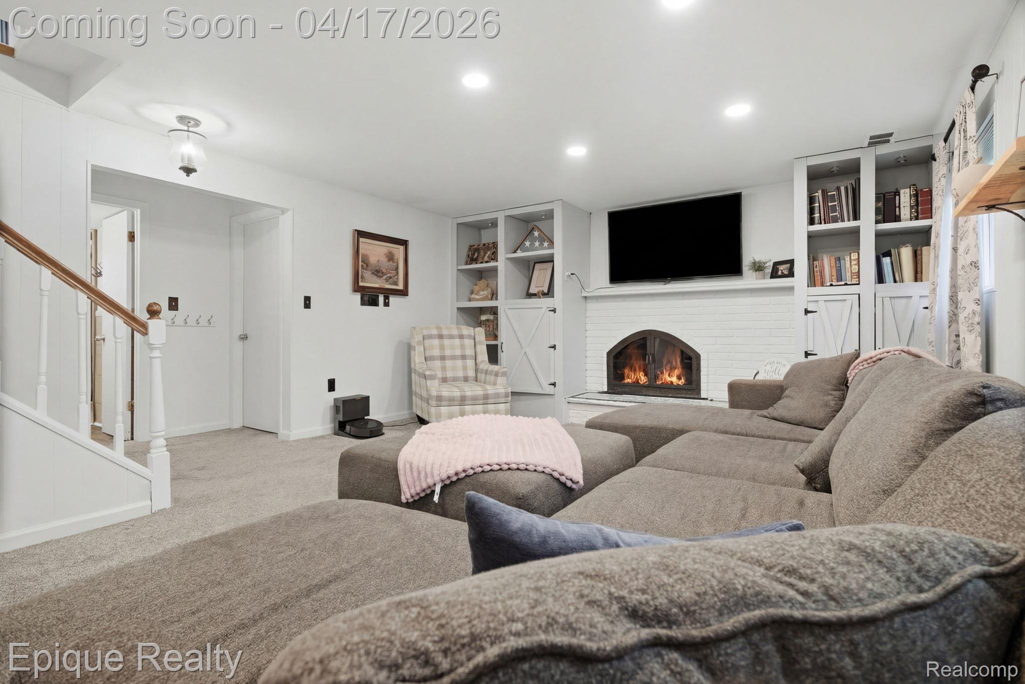 5013 Gardner Street E