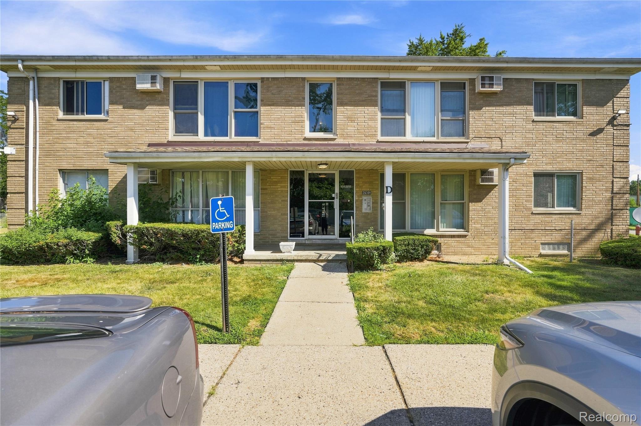 26309 w seven mile D219