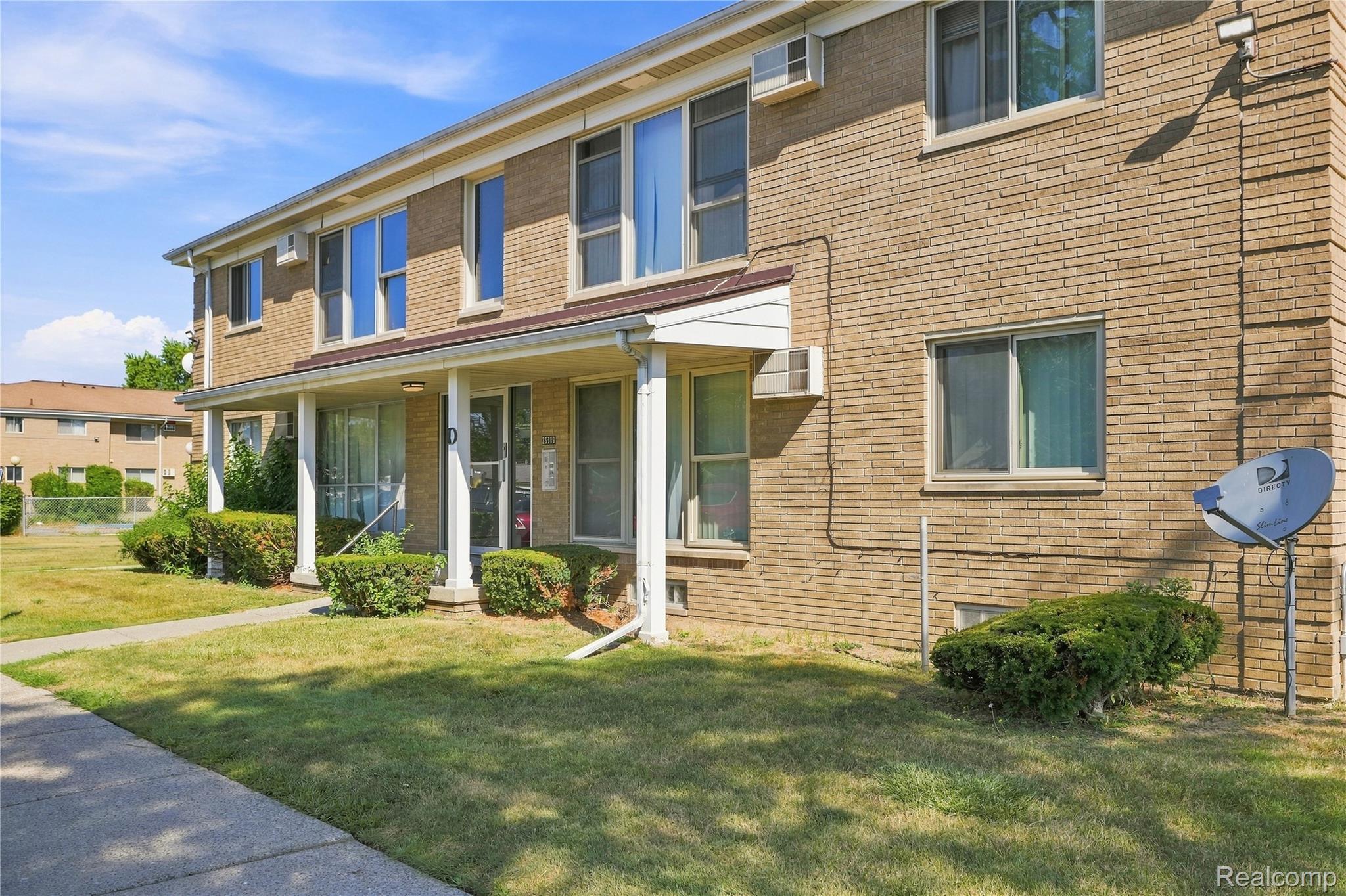 26309 w seven mile D219
