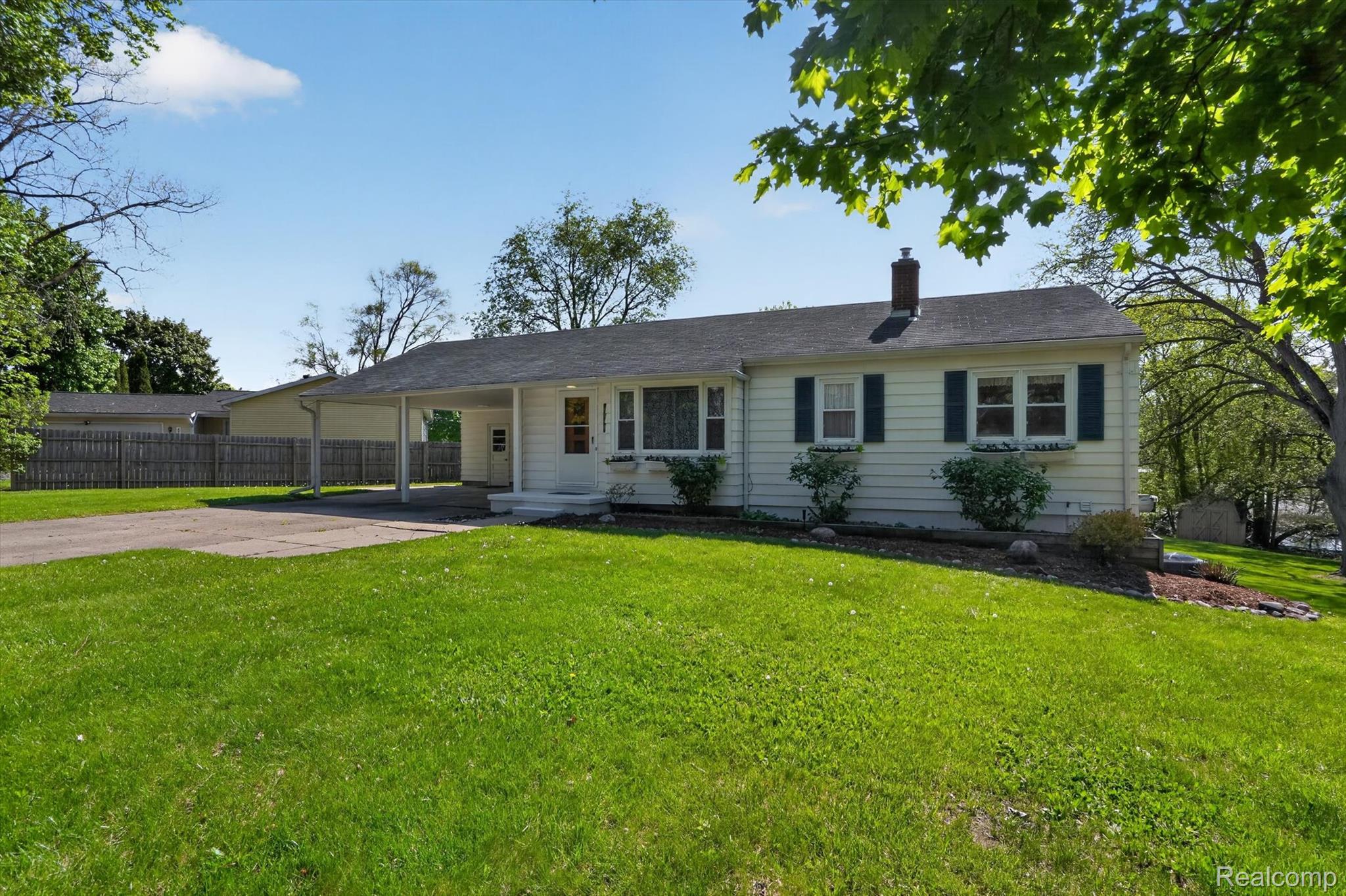 4949 Algonquin Way
