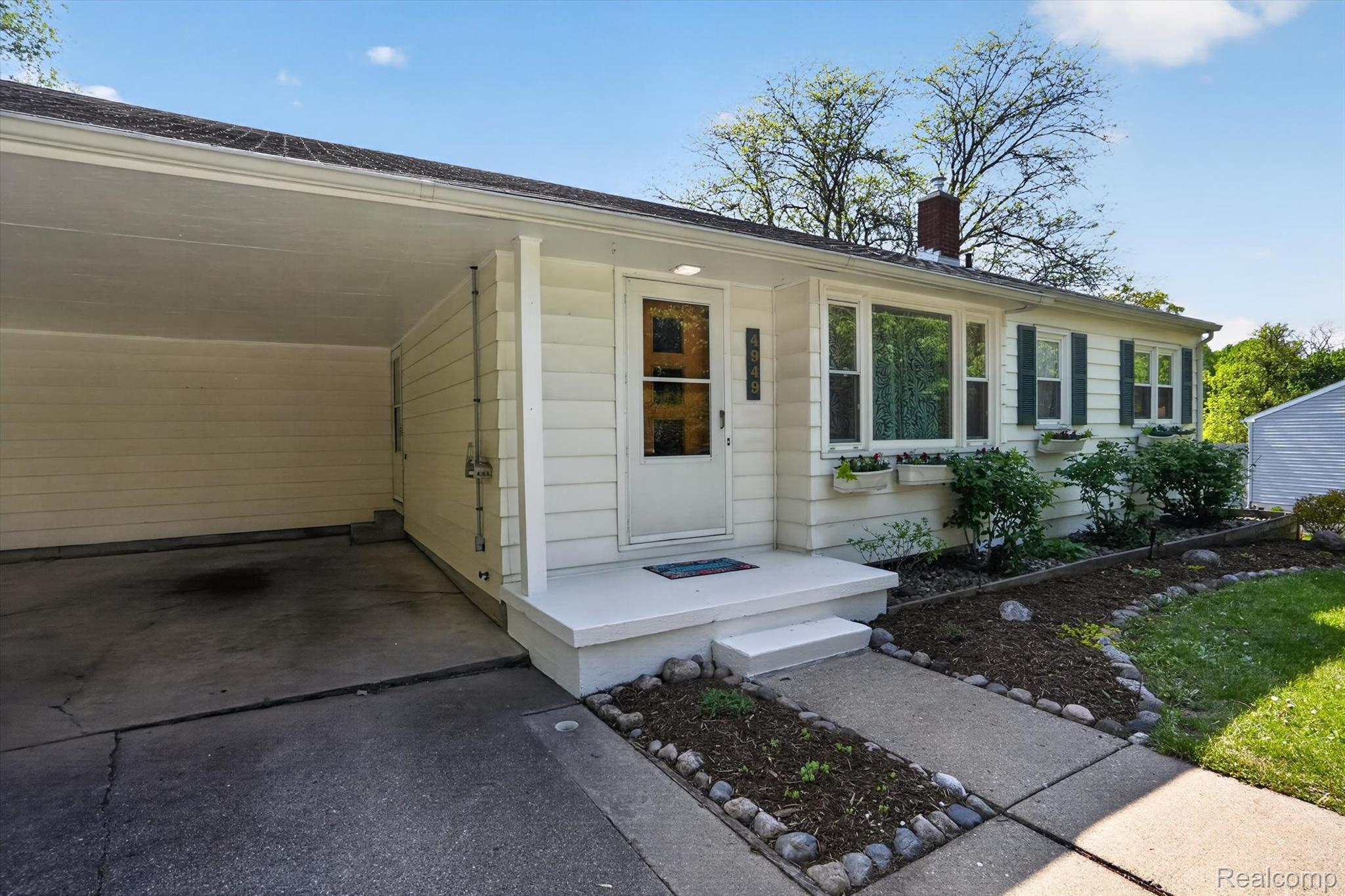4949 Algonquin Way