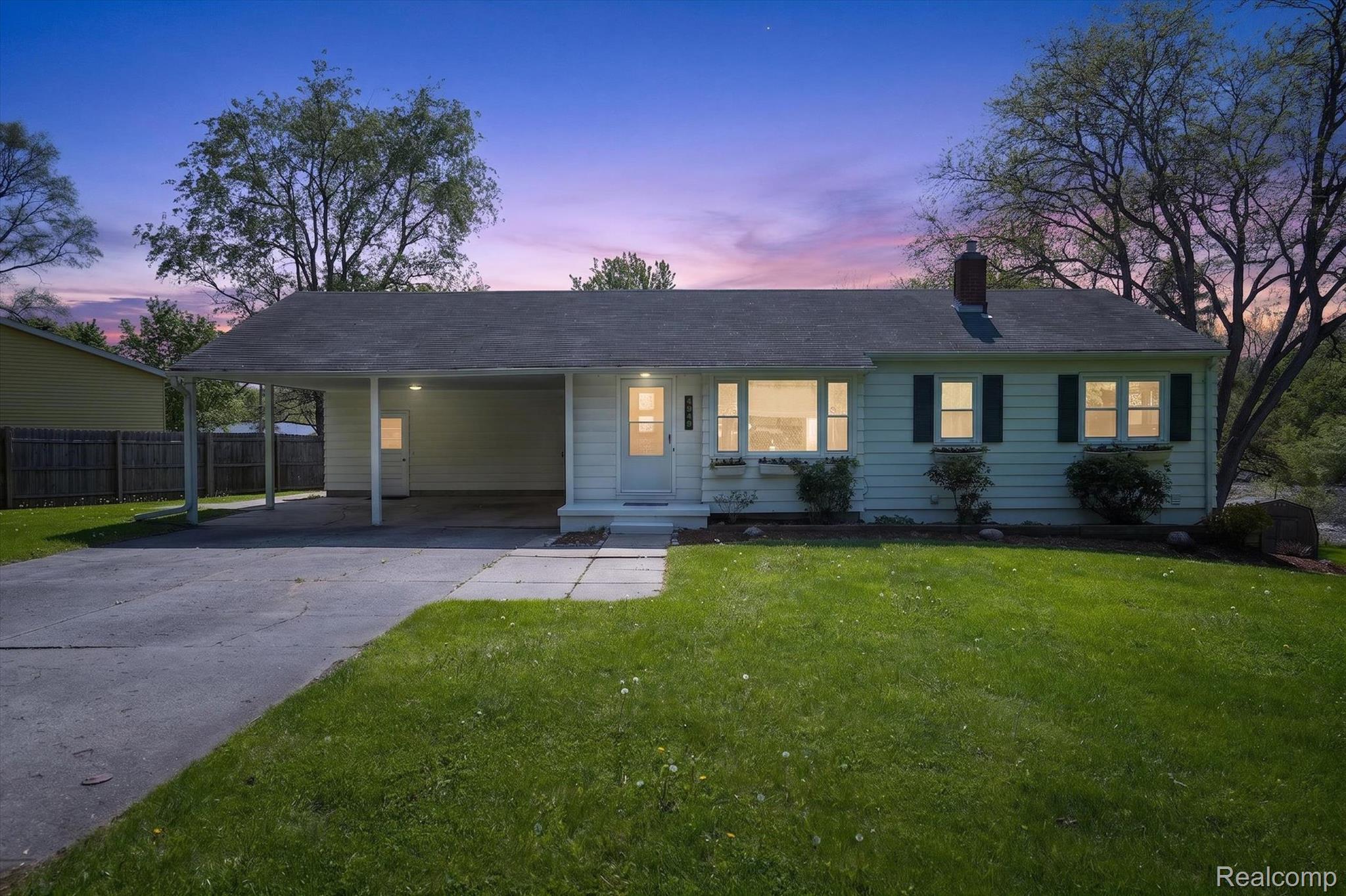 4949 Algonquin Way