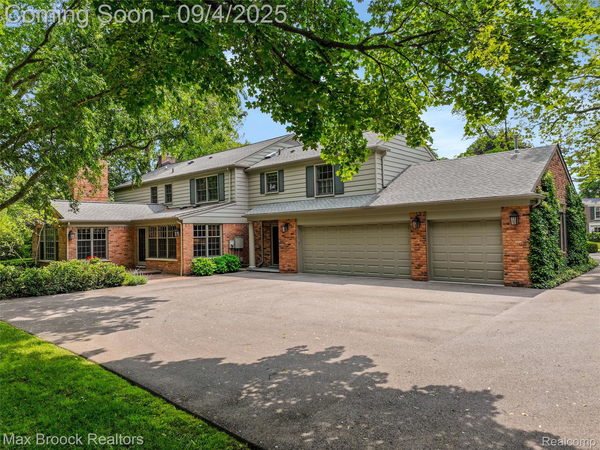 1157 W Glengarry Circle