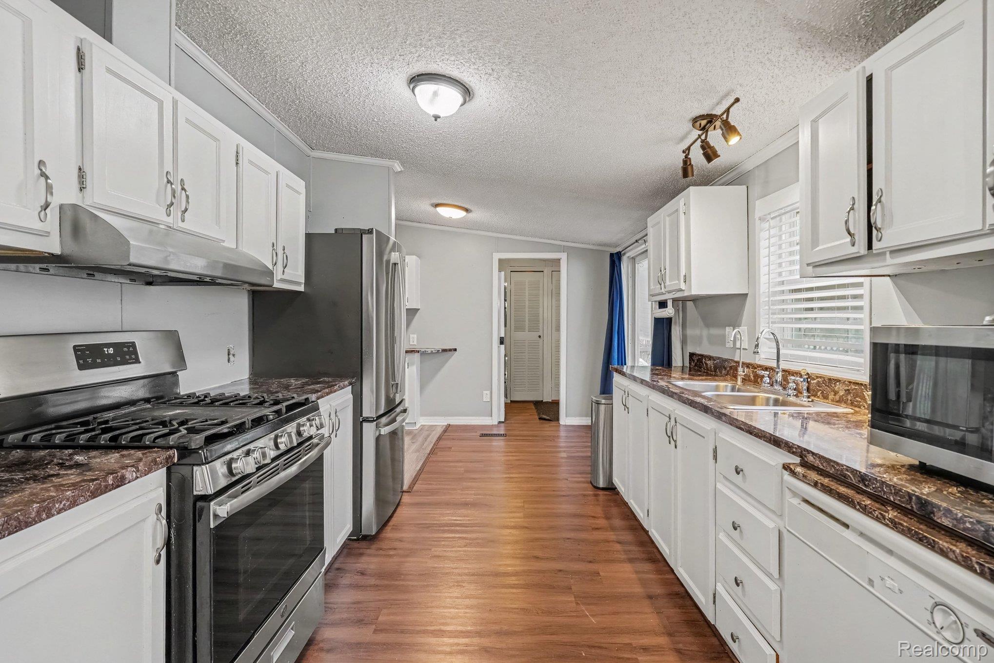 3697 Silverleaf