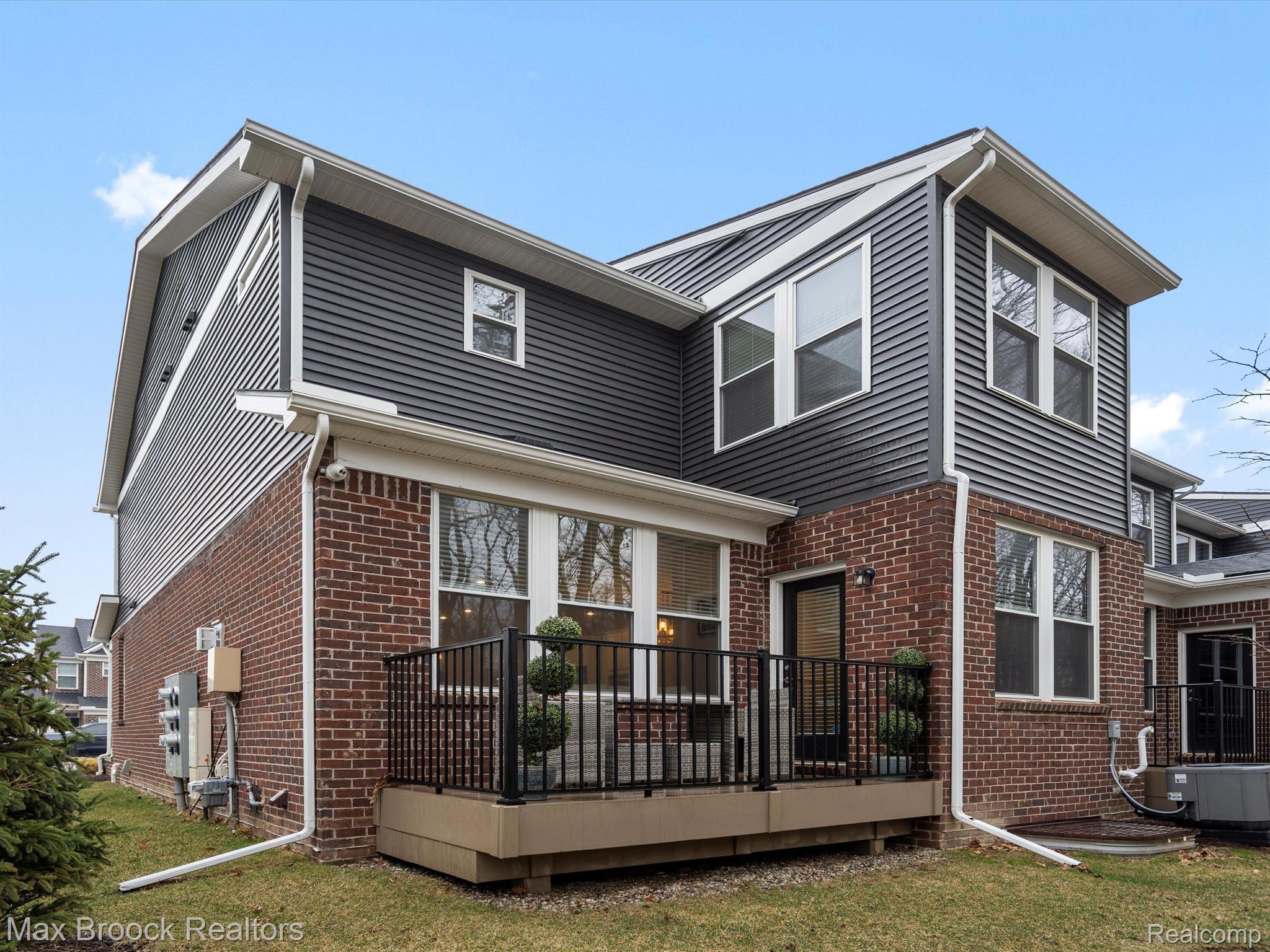 764 HUMMINGBIRD Drive