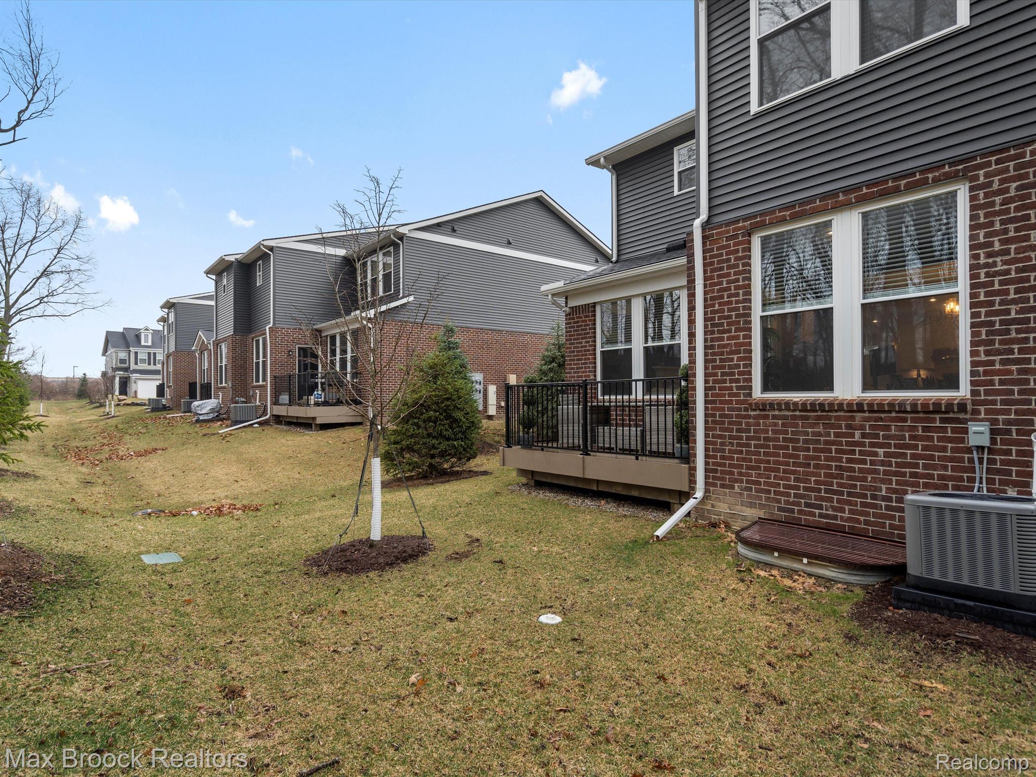 764 HUMMINGBIRD Drive