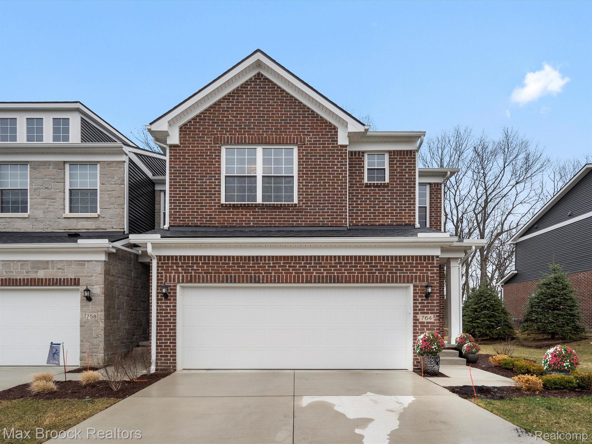 764 HUMMINGBIRD Drive