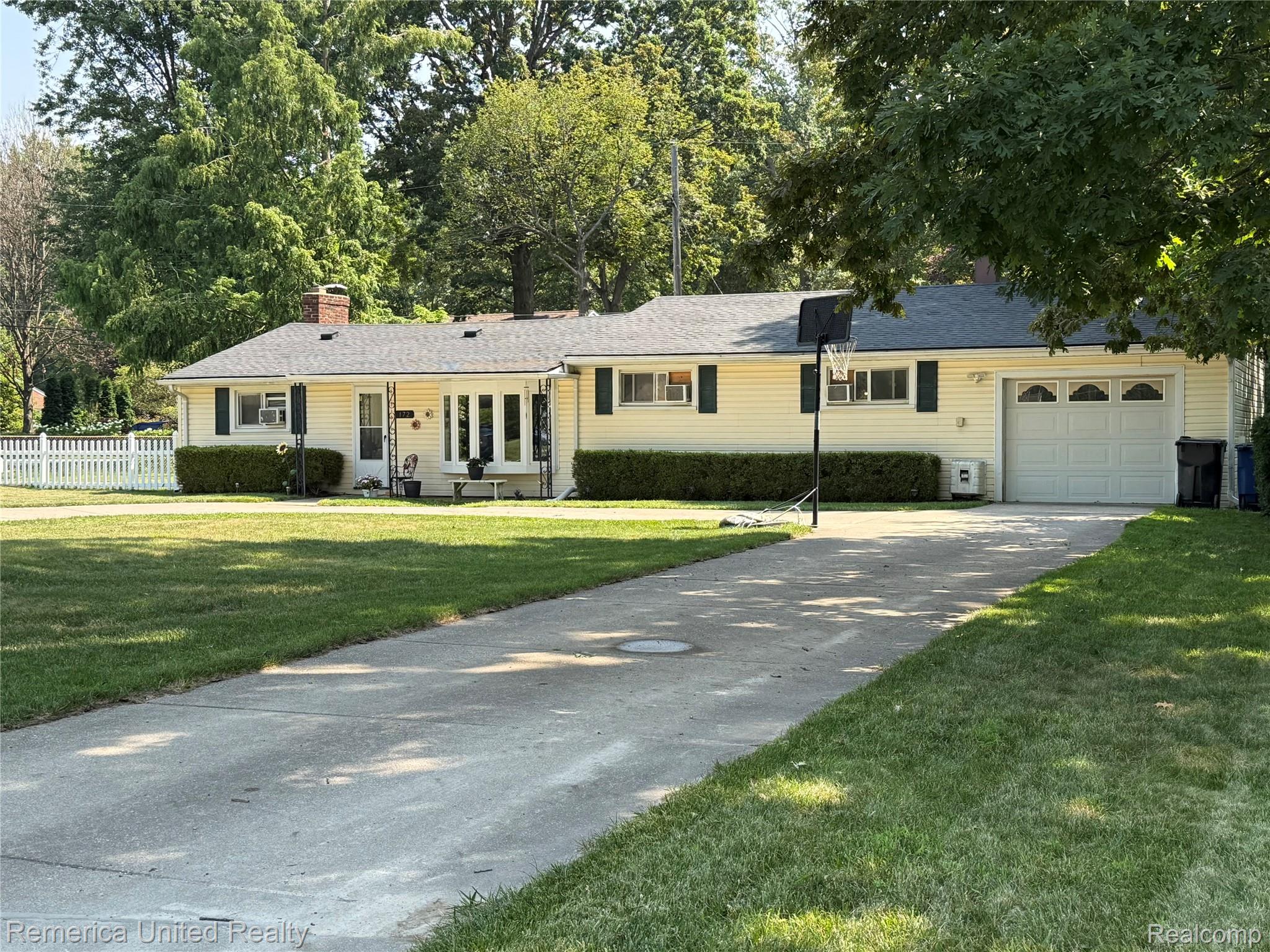 172 N Bryar Street