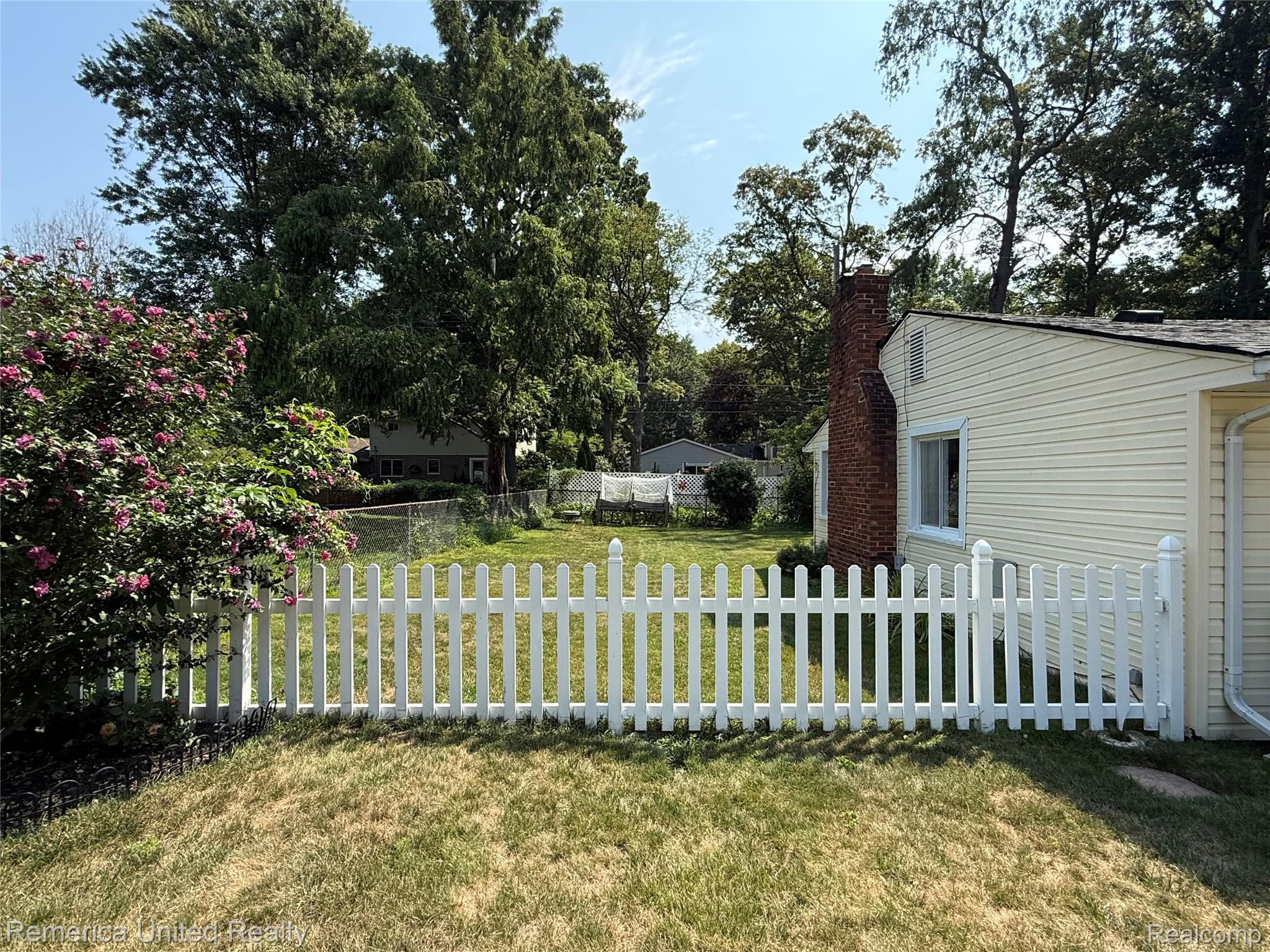 172 N Bryar Street