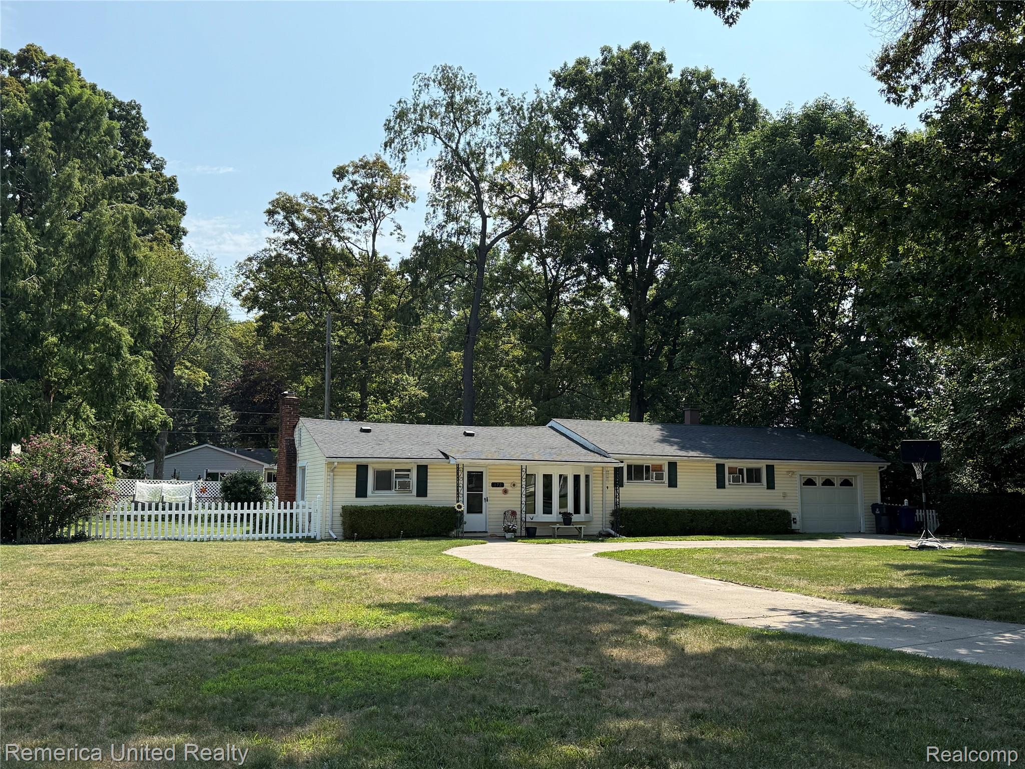 172 N Bryar Street