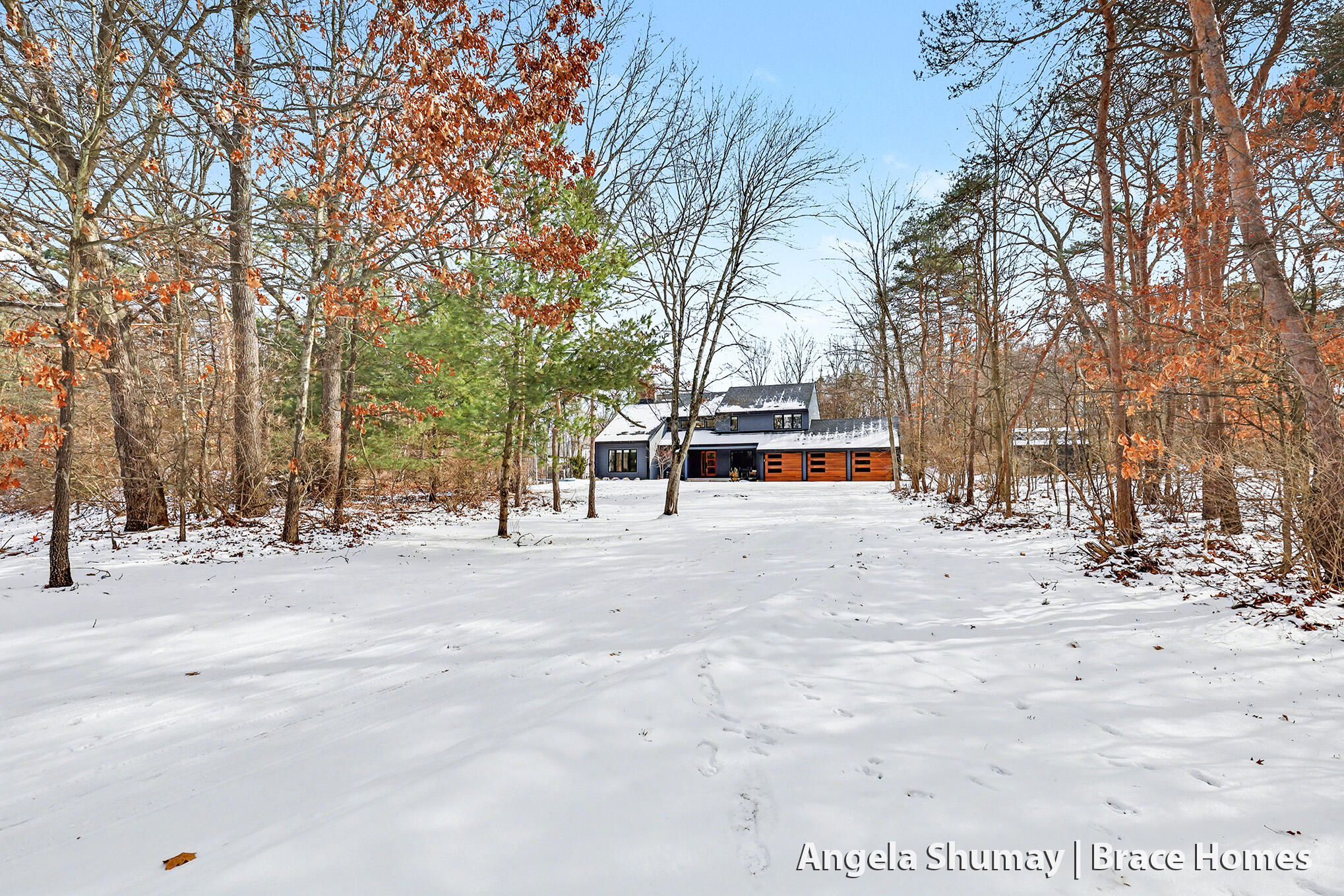 400 Greentree Lane NE