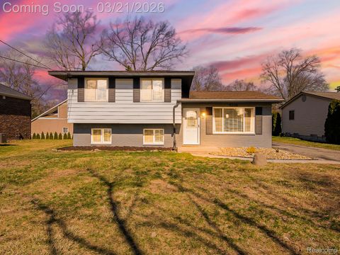 5208 Latimer Street West Bloomfield Charter Township MI 48324