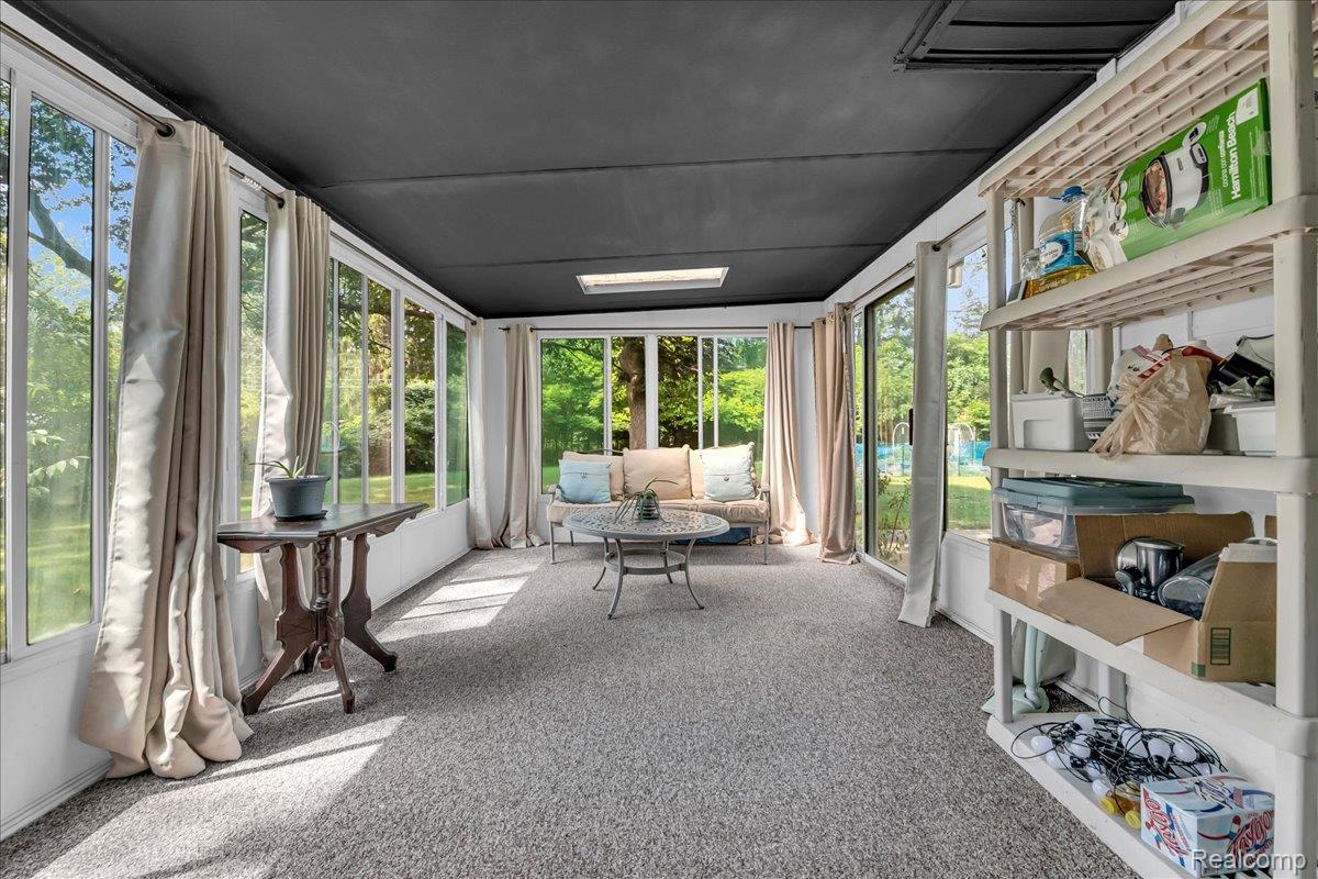 Southfield City, Michigan 48075, United States, 3 Bedrooms Bedrooms, ,2 BathroomsBathrooms,Residential,Active,190900