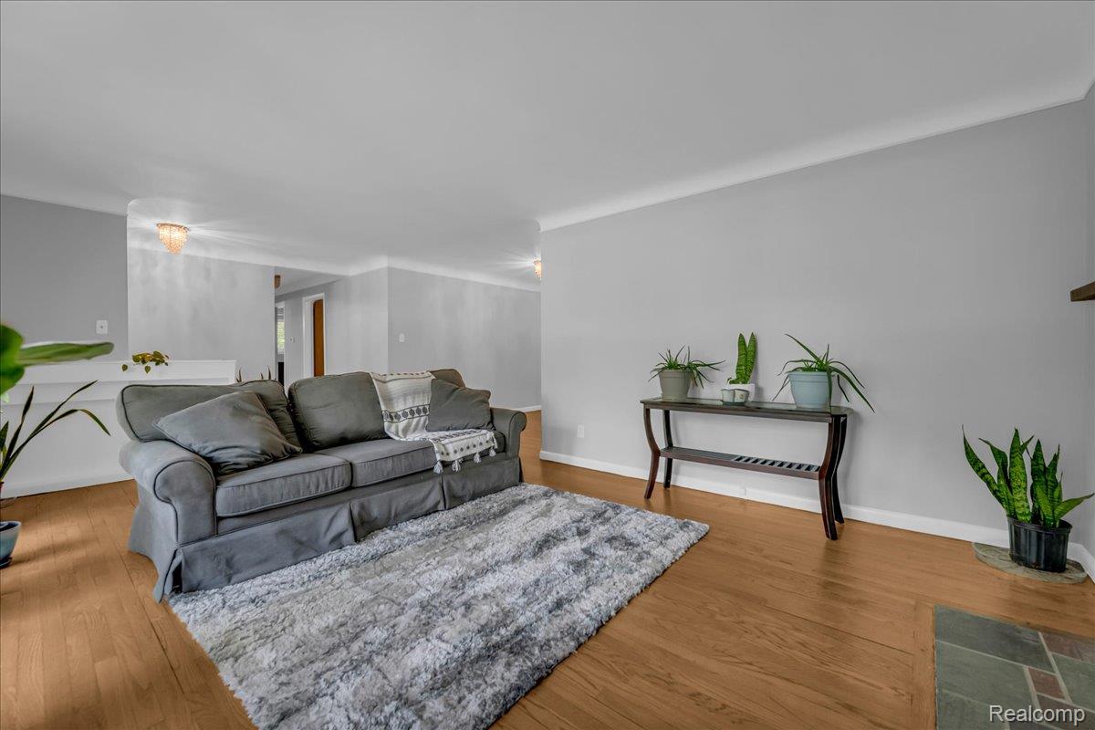 Southfield City, Michigan 48075, United States, 3 Bedrooms Bedrooms, ,2 BathroomsBathrooms,Residential,Active,190900