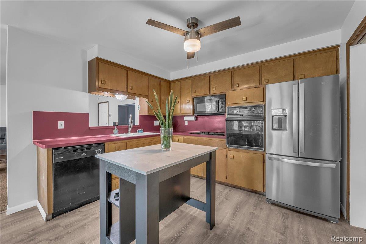 Southfield City, Michigan 48075, United States, 3 Bedrooms Bedrooms, ,2 BathroomsBathrooms,Residential,Active,190900