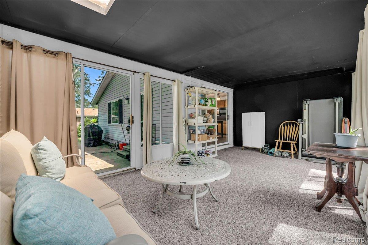 Southfield City, Michigan 48075, United States, 3 Bedrooms Bedrooms, ,2 BathroomsBathrooms,Residential,Active,190900