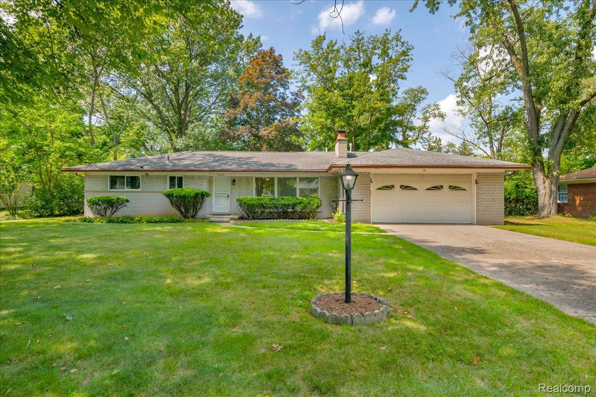 Southfield City, Michigan 48075, United States, 3 Bedrooms Bedrooms, ,2 BathroomsBathrooms,Residential,Active,190900