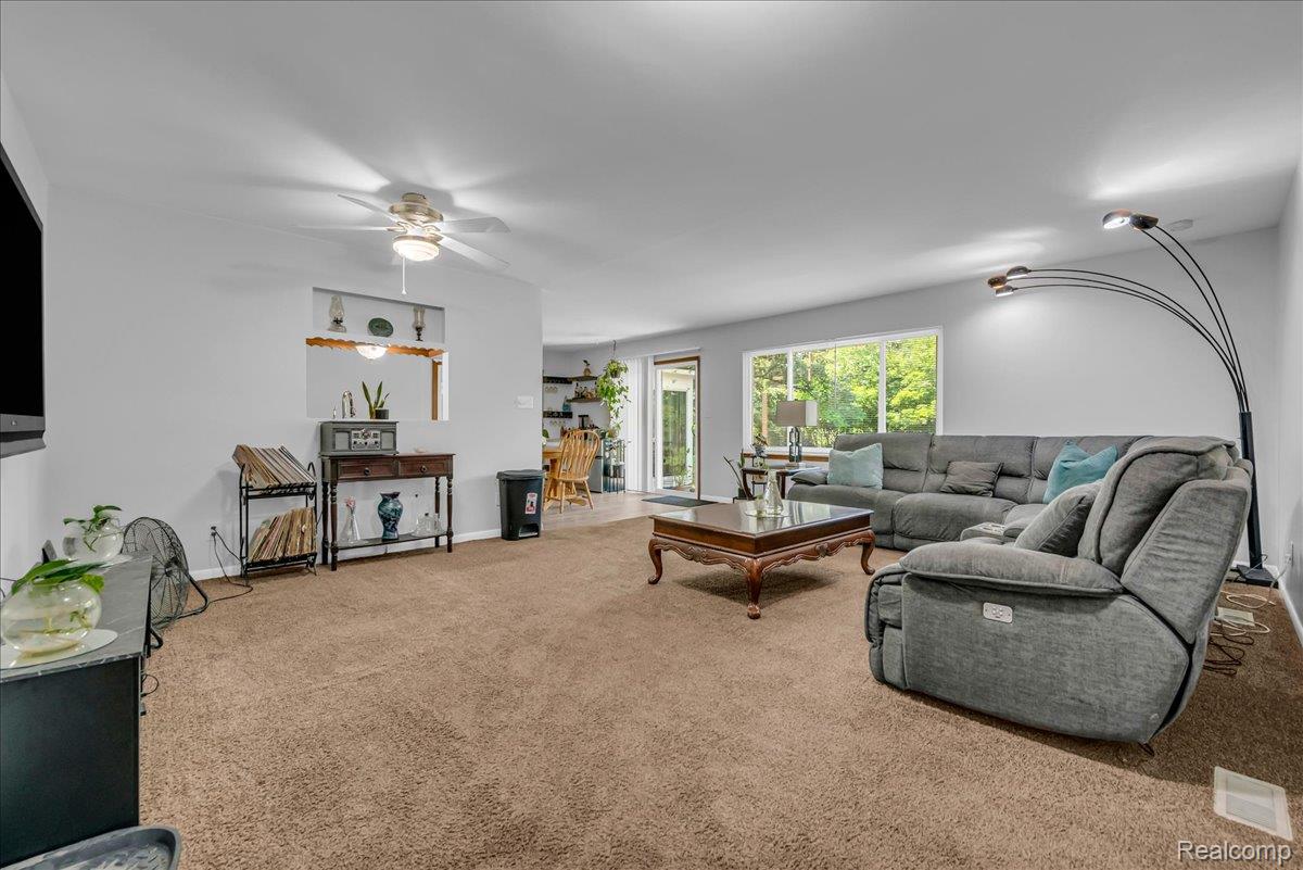 Southfield City, Michigan 48075, United States, 3 Bedrooms Bedrooms, ,2 BathroomsBathrooms,Residential,Active,190900