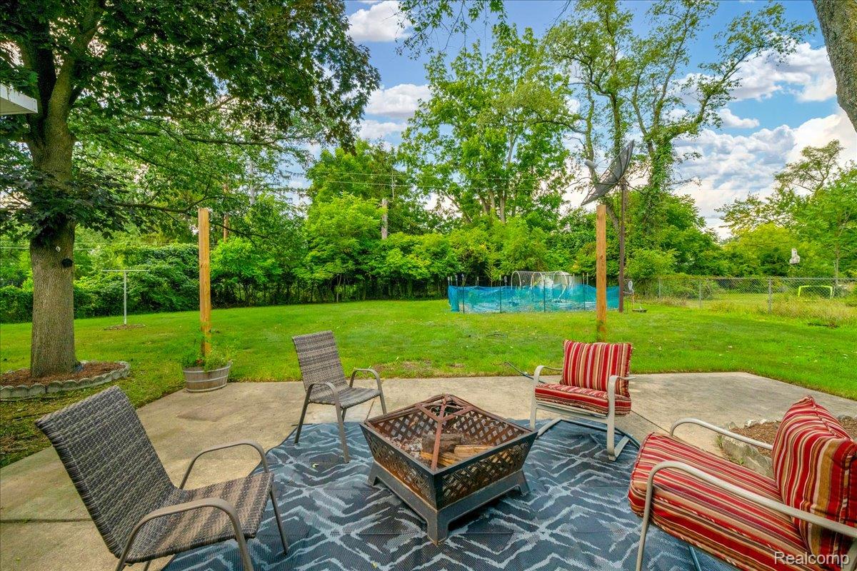 Southfield City, Michigan 48075, United States, 3 Bedrooms Bedrooms, ,2 BathroomsBathrooms,Residential,Active,190900