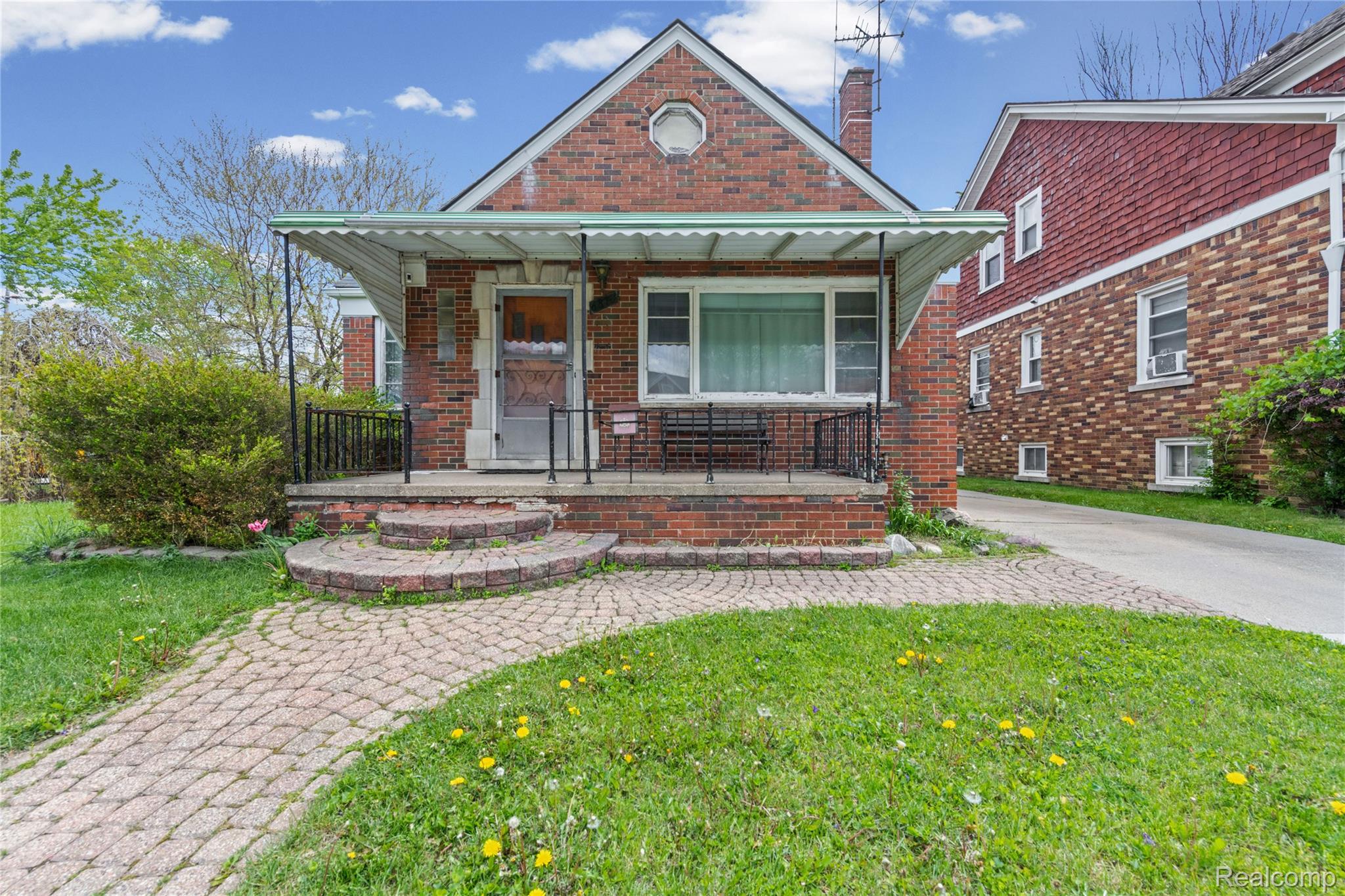 6874 Greenview Avenue