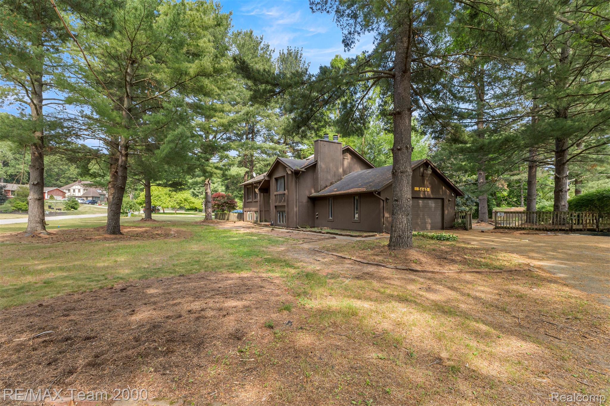 5445 Pine View Drive